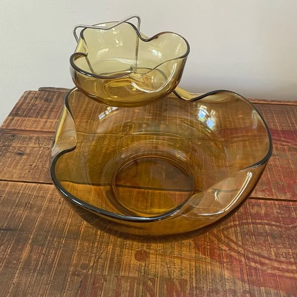 Vintage Amber Glass Anchor Hocking Chip & Dip Bowl🥨🍿 - Picture 3 of 11